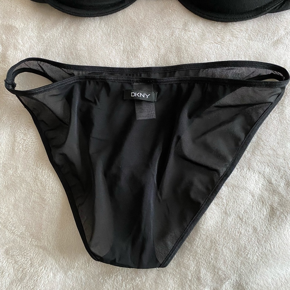 Bra & panties - Picture 3 of 6